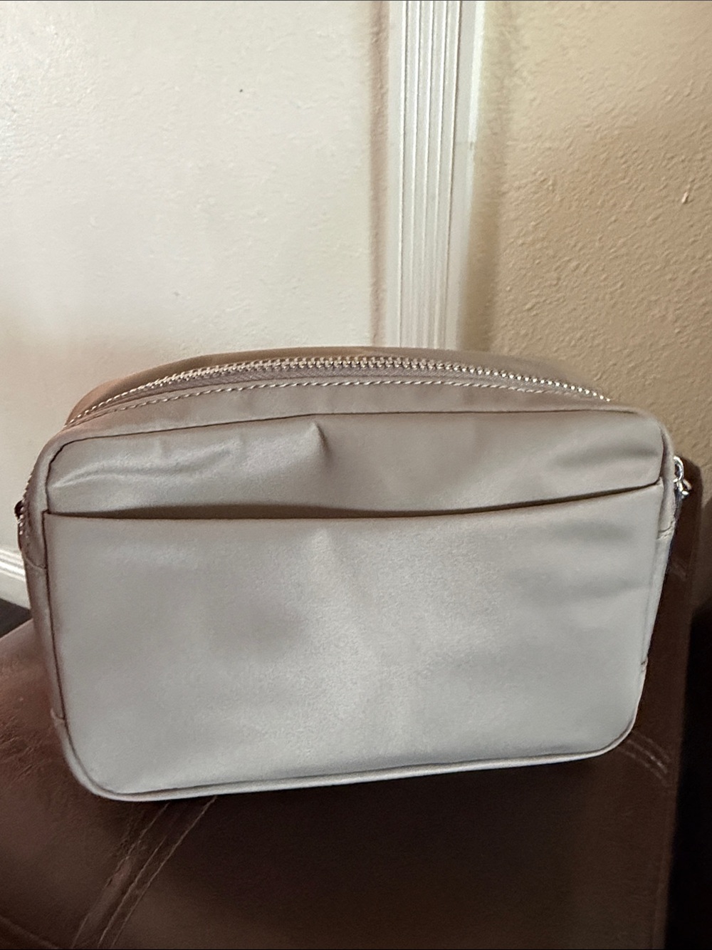 Lululemon Taupe women everywhere Crossbody Bag with Adjustable Strap 2L - Picture 4 of 9